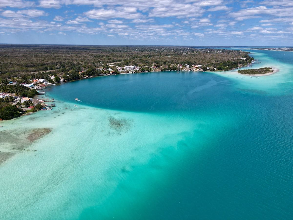 Laguna de Bacalar — el Lago de los Siete Colores en Quintana Roo